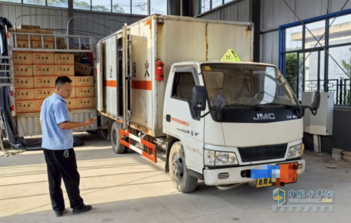 湖北查處一非法運輸危險貨物案