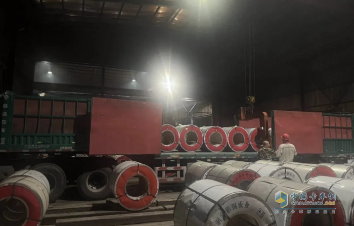 首達(dá)汽車?拉鋼卷設(shè)計(jì)的掛車