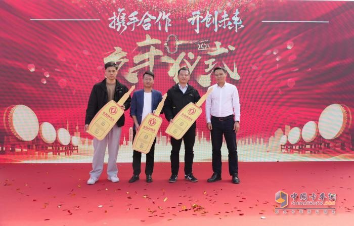 東風商用車攜手永泰運，共啟寧波危運新征程