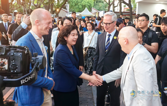 斯堪尼亞閃耀瑞典國(guó)慶日慶典，慶祝中瑞建交75周年