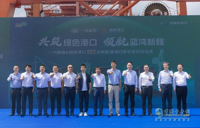 解放J6L純電動港口牽引車:綠色物流未來之選