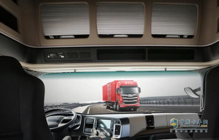 江淮格爾發(fā)：別再猛踩油門了！這樣開車，你也能省出半箱油！