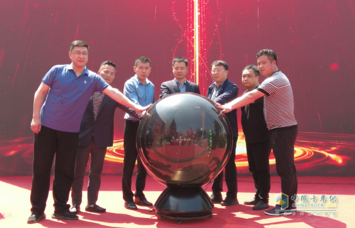 價值新制高點！陜汽X600017NG 700馬力燃?xì)廛嚲瞢F來襲  交付江蘇客戶！