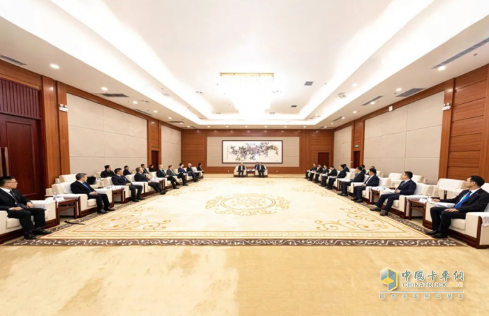 中國重汽集團(tuán)2025年全球供應(yīng)鏈戰(zhàn)略合作伙伴大會舉行 劉強(qiáng)滿慎剛出席并致辭