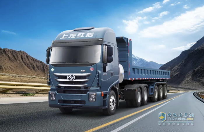 靠譜搭檔，紅巖杰獅C6 LNG牽引車技能拉滿