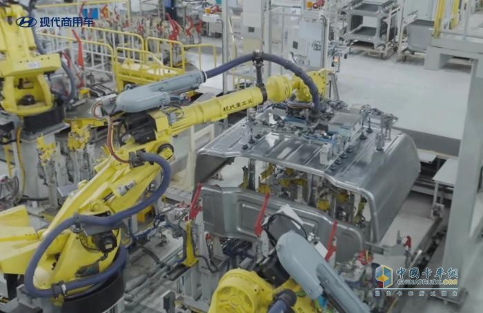 現(xiàn)代創(chuàng)虎“出?！敝袞| 首批車輛正式發(fā)車