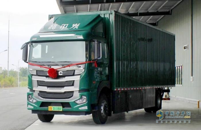 安徽首臺(tái)氫能重卡正式上線運(yùn)營(yíng)