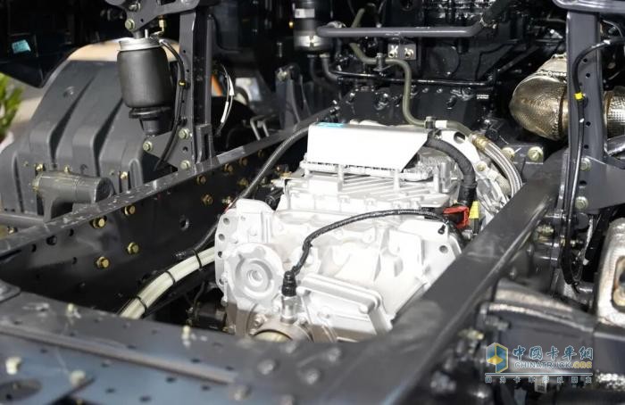 乘龍H7 Pro 6x2載貨車：當(dāng)“貨運(yùn)能手”遇上隱形坑，輕松操控，一路省心無負(fù)擔(dān)！