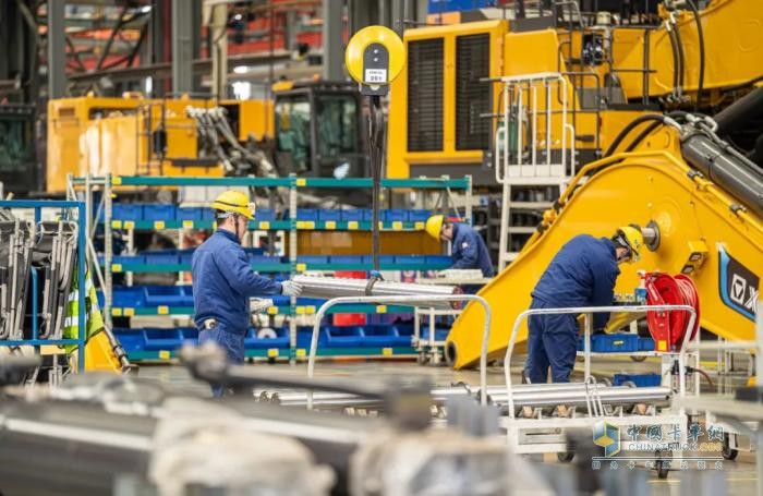 干字當頭、狠抓落實！宋樂偉勉勵徐工集團加快“五化”轉(zhuǎn)型步伐，為打造世界級先進制造業(yè)集群作出新的貢獻