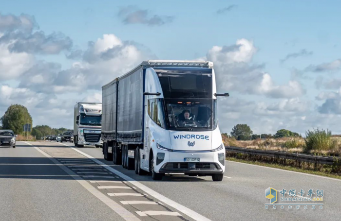 高速干線快充網(wǎng)+670km長(zhǎng)續(xù)航：特來(lái)電助力葦渡純電重卡，加速全球長(zhǎng)途零碳運(yùn)輸