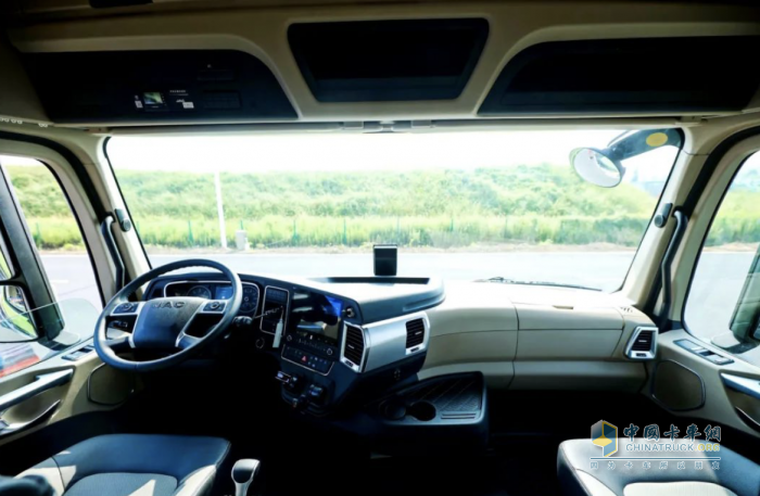 超3000公里續(xù)航，江淮星耀X7 4×2天然氣牽引車為快遞行業(yè)加速