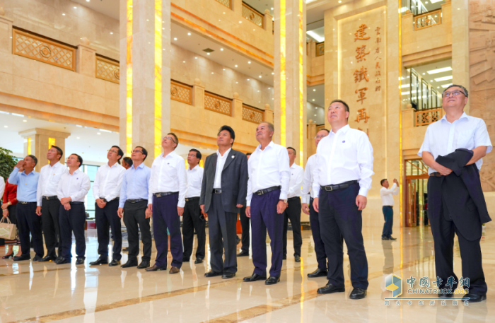 頻頻點贊！老撾副總理吉喬·凱坎皮吞一行參觀三一電動化設備