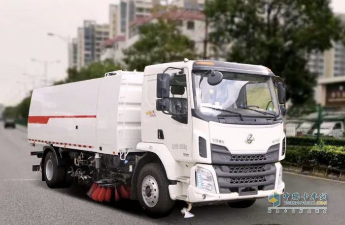 乘龍M3 4X2洗掃車，許你美好“衛(wèi)”來