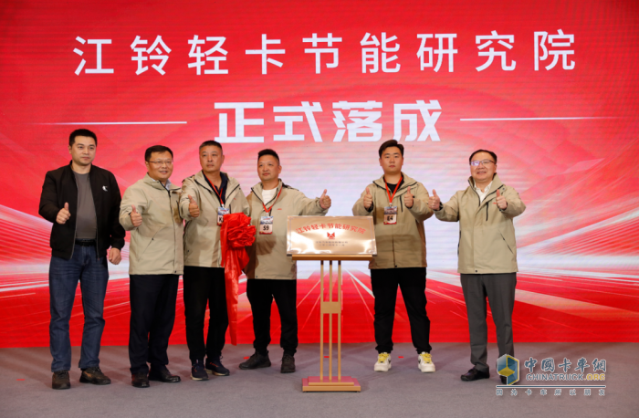 百公里油耗僅3.55L，頂尖駕駛高手問鼎江鈴輕卡節(jié)能賽總冠軍