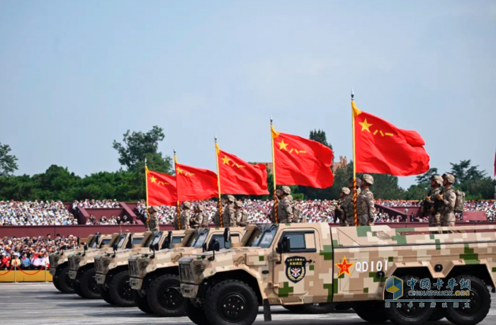 鐵甲榮光！115輛東風(fēng)軍車天安門廣場(chǎng)成功受閱！