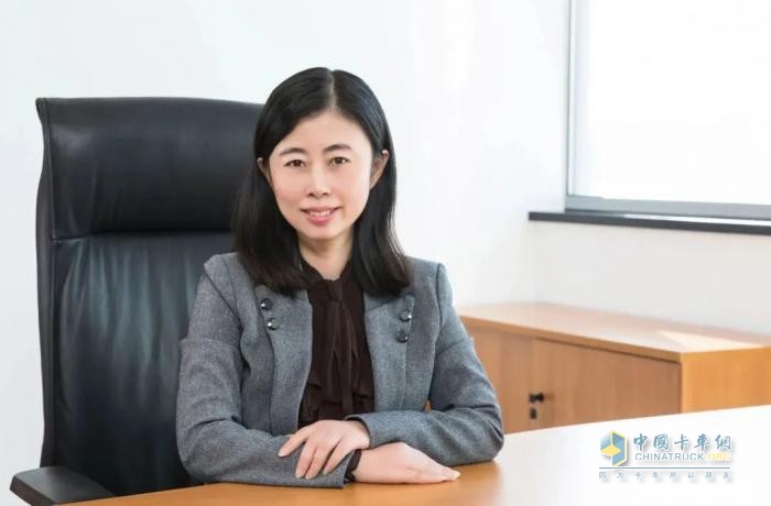 采埃孚集團(tuán)執(zhí)行副總裁、中國區(qū)總裁、亞太區(qū)運(yùn)營總裁汪潤怡