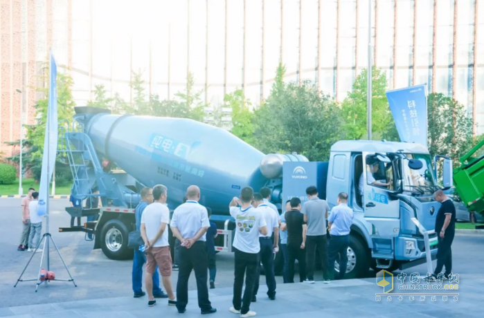 現(xiàn)場(chǎng)集中簽約、批量交付50臺(tái)！宇通重卡全系新品西安上市