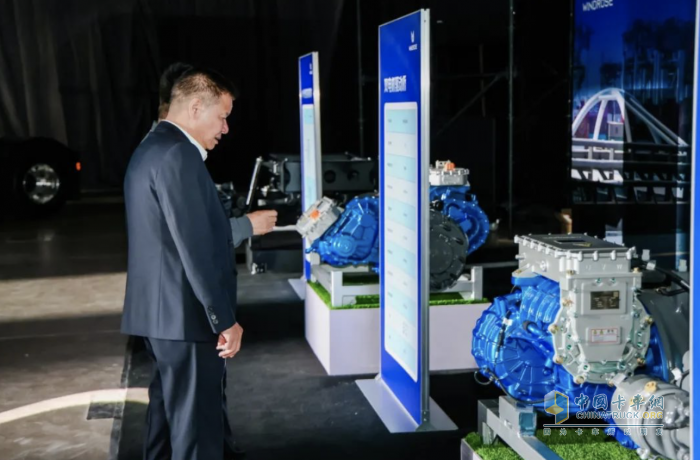 漢德車橋攜手葦渡科技打造的全新一代新能源重卡耀世來(lái)襲！