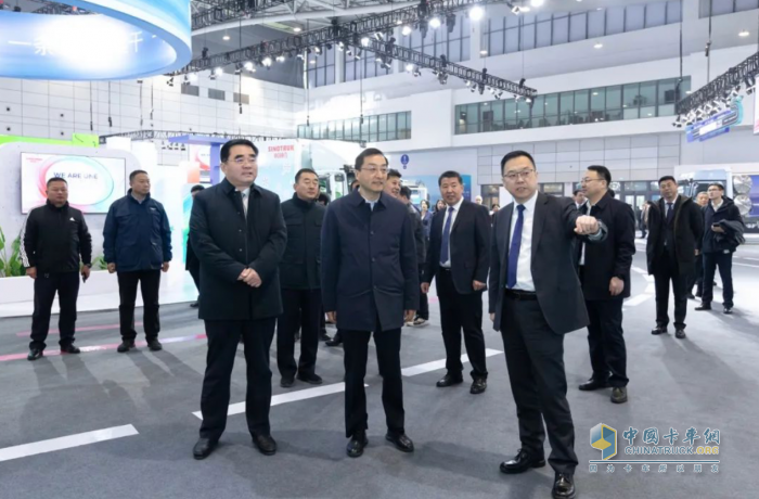 中國重汽集團(tuán)2025年全球供應(yīng)鏈戰(zhàn)略合作伙伴大會舉行 劉強(qiáng)滿慎剛出席并致辭