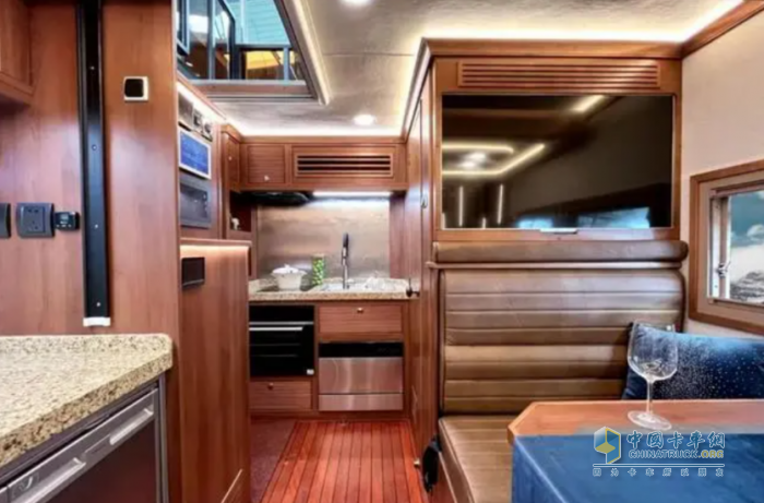 春季踏青，怎少的了“探險家”解放雪鷹