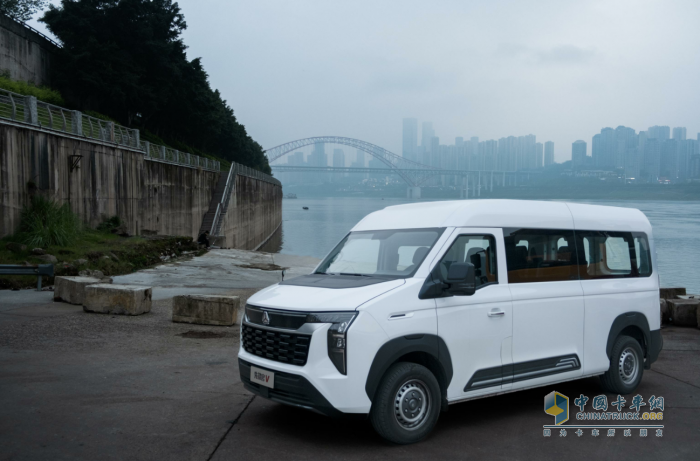 全家出行的終極答案-中國(guó)重汽先鋒官V，即刻出發(fā)！