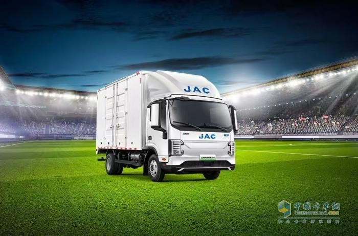 綠茵戰(zhàn)神登場！江淮新能源輕卡ES9四大核心技能，決勝物流賽場！