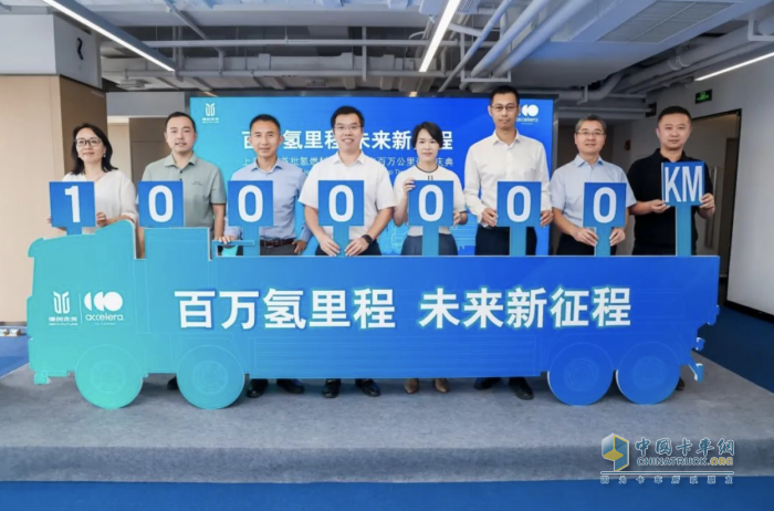 首批由康明斯Accelera氫燃料電池驅(qū)動的渣土車累計安全運行突破100萬公里