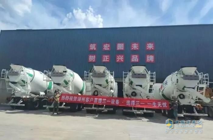 三一電動(dòng)攪拌車(chē)批量交付湖州客戶