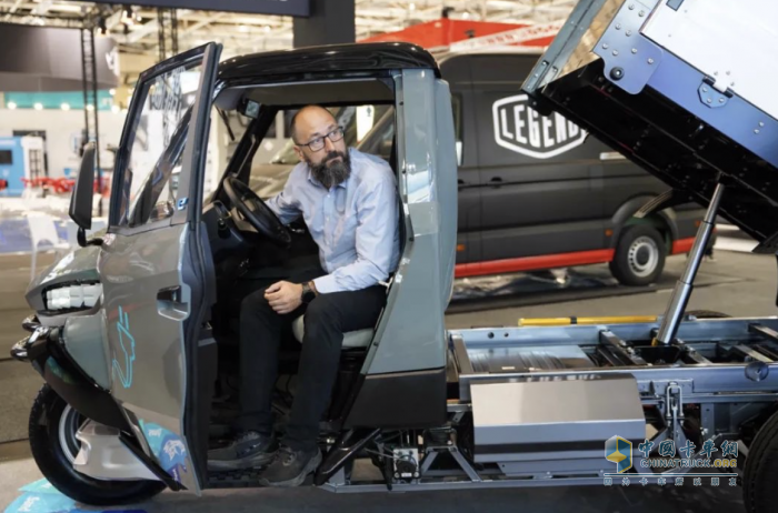 飛碟汽車亮相德國漢諾威國際交通運輸博覽會，大放光彩！