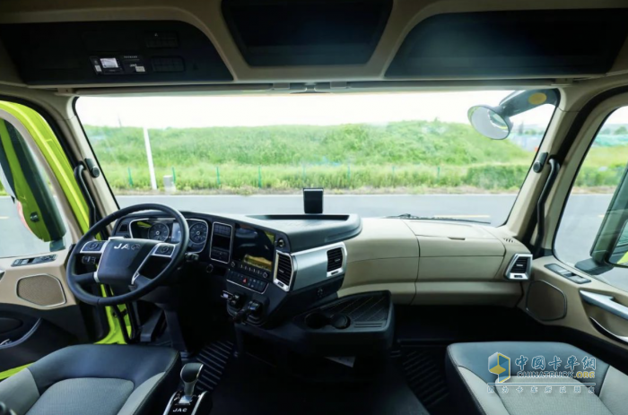 快遞快運“新星”，跑長途就選江淮星耀X7 4×2牽引車！