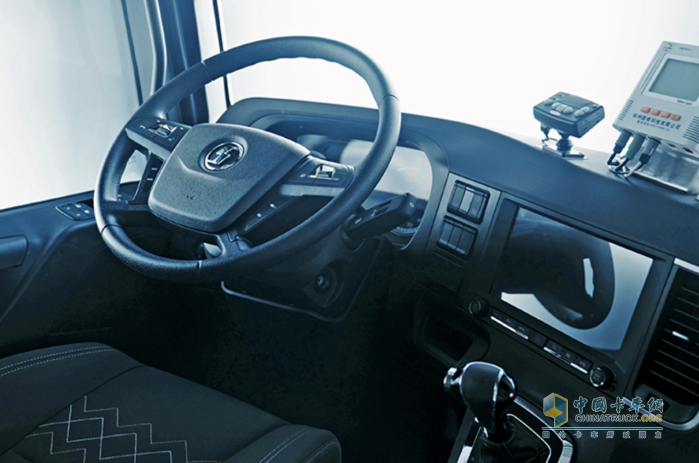 陜汽M6000一身真材實料，助力全程穩(wěn)盈！