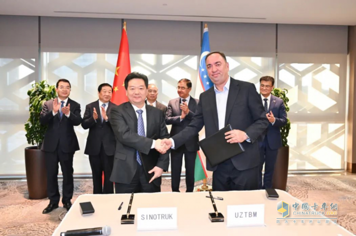 中國(guó)重汽烏茲別克斯坦合資工廠第3000輛中國(guó)重汽重卡下線