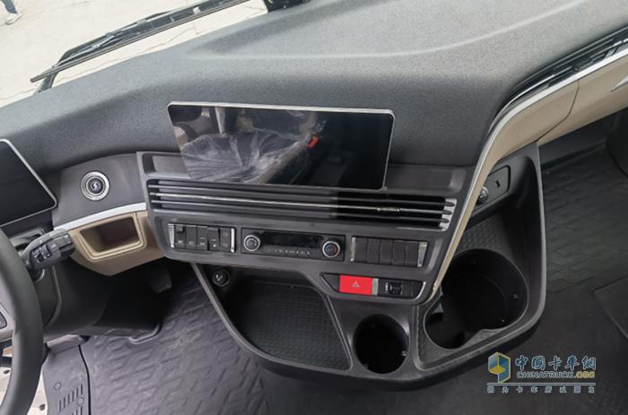 手握開學(xué)攻略！陜汽德龍X6000 680大馬力高分取勝！