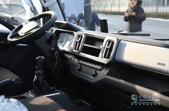 全新一代奧鈴V卡正式下線，跨界新品，末端配送新選擇