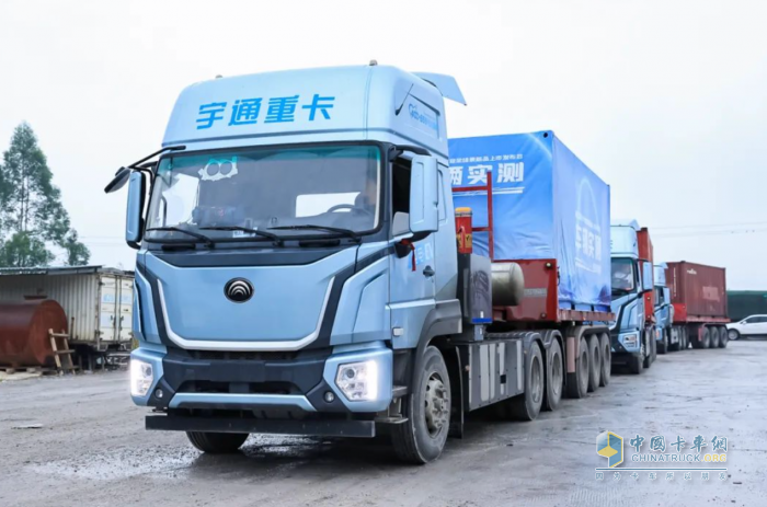 刷新純電重卡續(xù)航新高度，宇通600度純電牽引車新品上市！