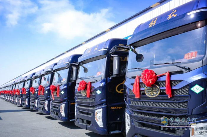 50臺(tái)鷹途NG牽引車(chē)批量交車(chē)，一汽解放&君達(dá)集配共啟合作新篇章