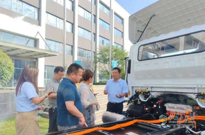 上汽躍進(jìn)與寧德時(shí)代達(dá)成合作！大拿T1天行版“拿捏技術(shù)，拿準(zhǔn)需求”