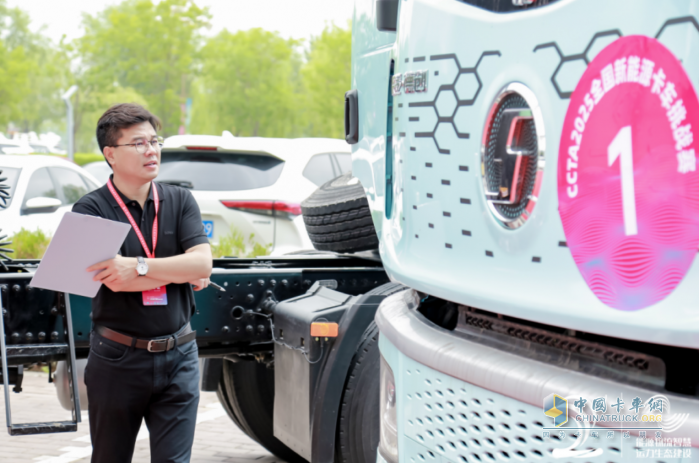 質(zhì)子汽車帝江Re純電動牽引車榮膺CCTA2025雙項大獎