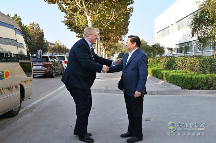 德國博世集團董事會主席史蒂凡·哈通一行訪問濰柴