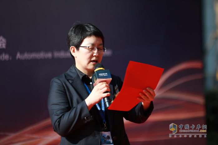 北京重卡榮膺“2024中國(guó)年度卡車(CTOY 2024)”