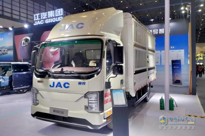 綠動未來 江淮1卡攜帥鈴ES6、愷達(dá)EX6亮相海口新能源車展！