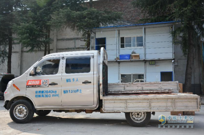 用長(zhǎng)安跨越王X1跑貨拉拉，掙更多的錢帶回家