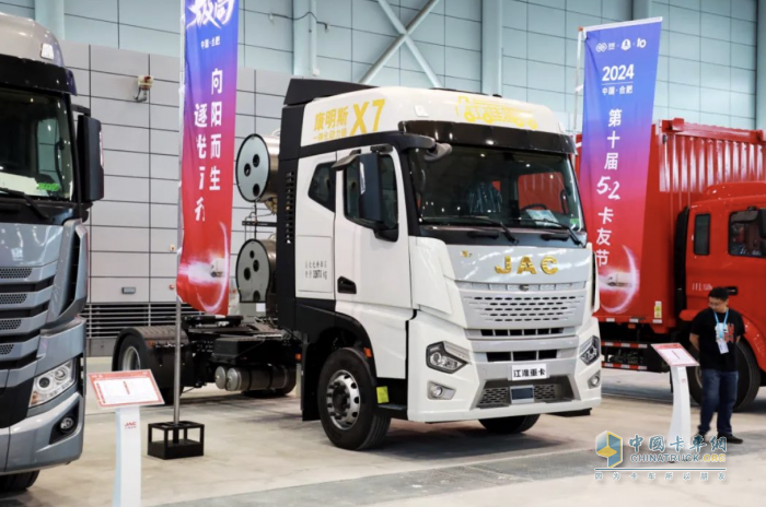 超3000公里續(xù)航，江淮星耀X7 4×2天然氣牽引車為快遞行業(yè)加速