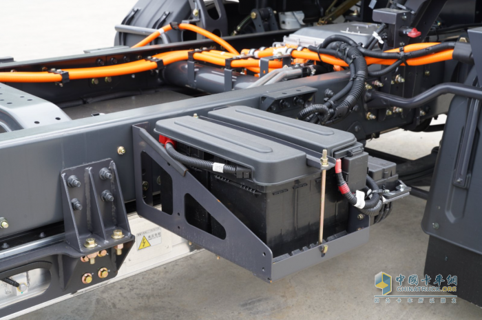 續(xù)航450公里還支持快充 城配首選乘龍翼威2純電輕卡