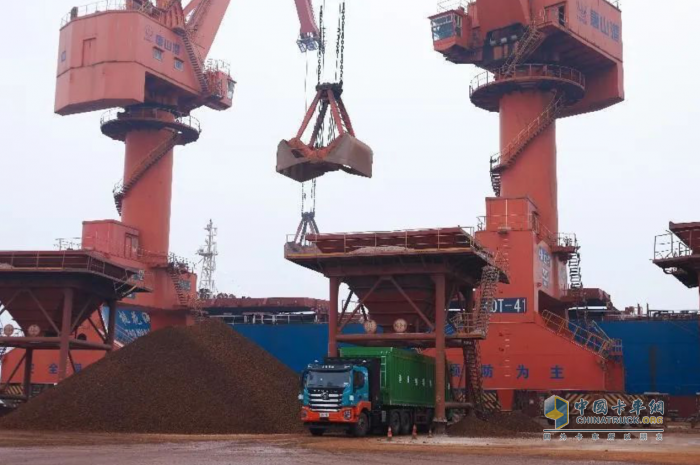 上汽紅巖5G+L4智能重卡亮相2024中國智能電動汽車科技與供應鏈展覽會