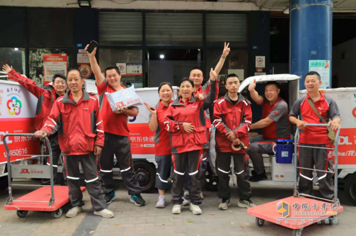 剛剛，京東物流發(fā)布一季度業(yè)績(jī)！一線員工人一年增長(zhǎng)近8萬人