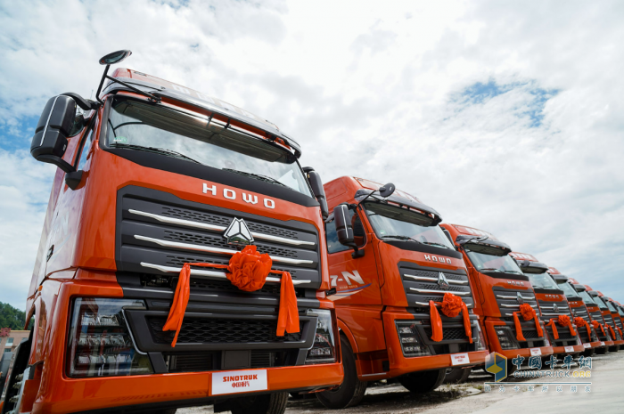 豪沃TH7-N百臺戰(zhàn)略簽約暨首批30臺交車儀式盛大舉行