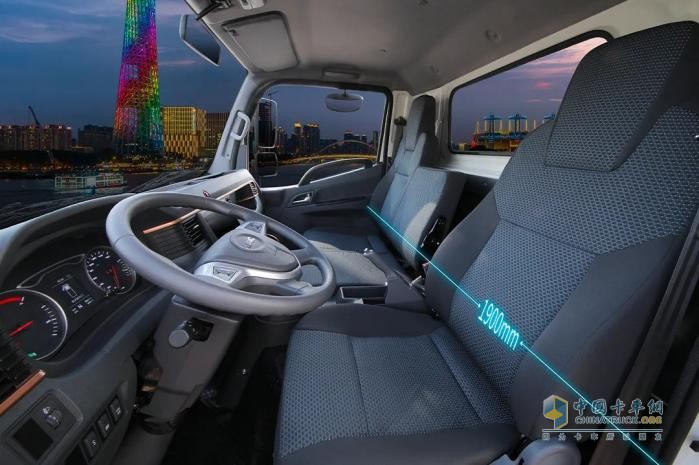 開江淮新能源輕卡EV5創(chuàng)客版就三個字：剛剛好