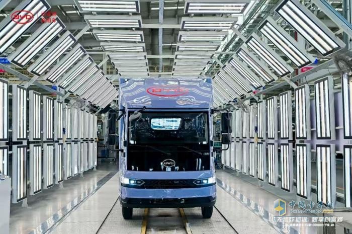 比亞迪輕卡T5第10000臺(tái)正式下線(xiàn)！