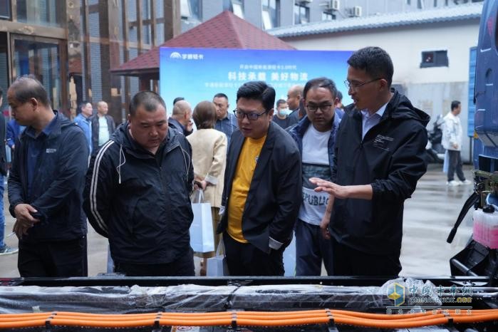 歷史擁抱科技進步 綠色成就全新發(fā)展 宇通新能源輕卡T系列產品西安上市